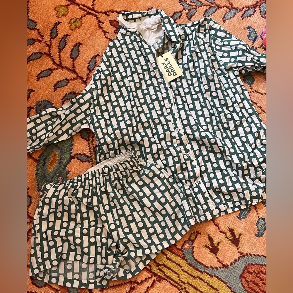 DAILY DRILLS pajama set - new with tags never worn